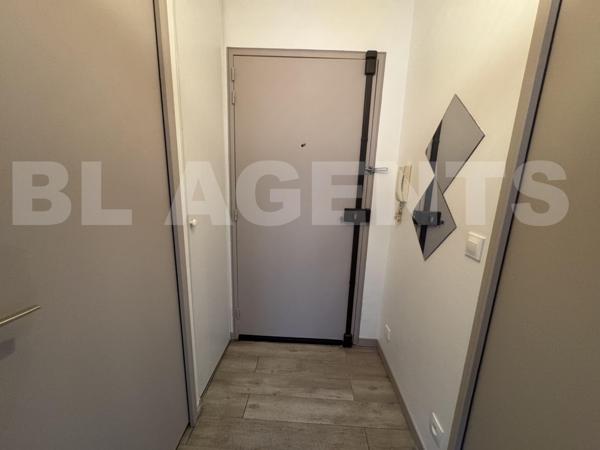 À vendre F2 lumineux à Meaux,avec parking, rue de la grande Ile
