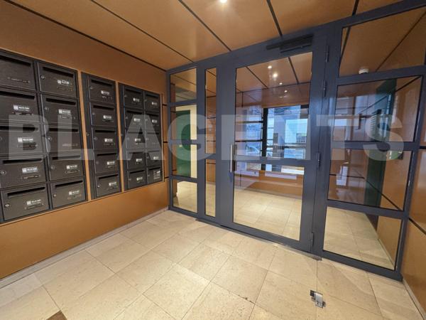 À vendre F2 lumineux à Meaux,avec parking, rue de la grande Ile