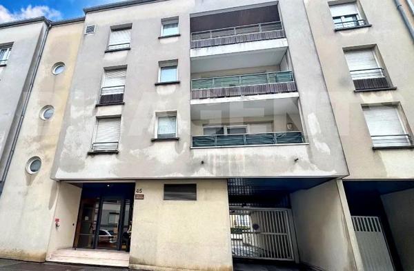 À vendre F2 lumineux à Meaux,avec parking, rue de la grande Ile