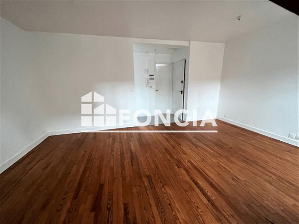 Location Studio 31.09 m² - 45 RUE DE PARIS Flers 61100