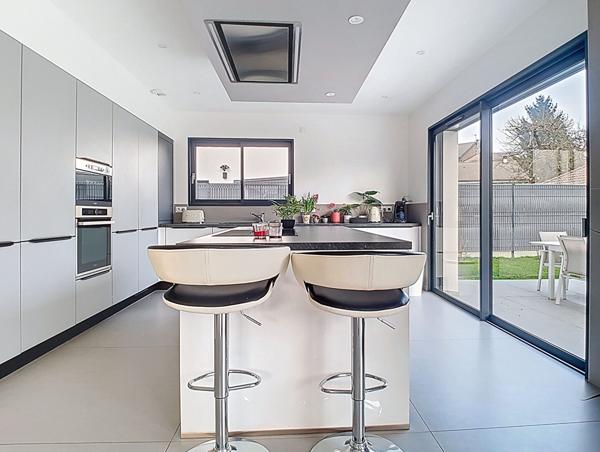 Lully Maison contemporaine de 200 m² avec piscine et prestations premium