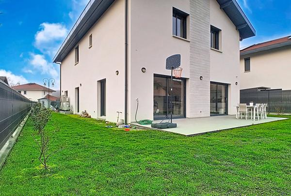 Lully Maison contemporaine de 200 m² avec piscine et prestations premium