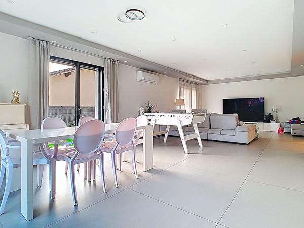 Lully Maison contemporaine de 200 m² avec piscine et prestations premium