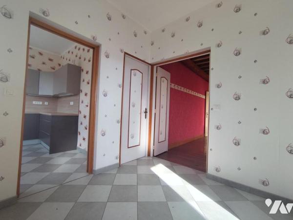 Maison individuelle avec garage, dépendances & jardin