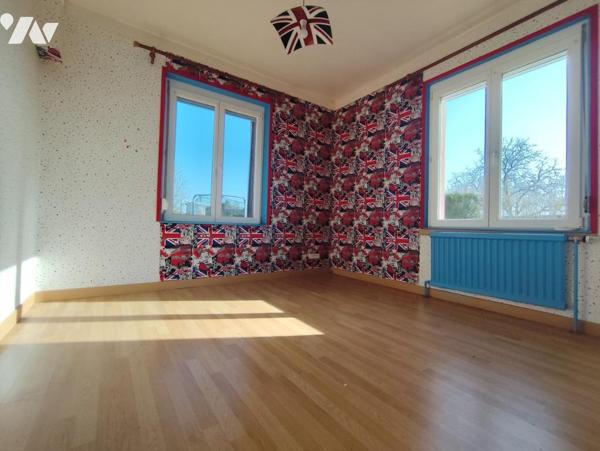 Maison individuelle avec garage, dépendances & jardin