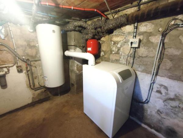 Maison individuelle avec garage, dépendances & jardin