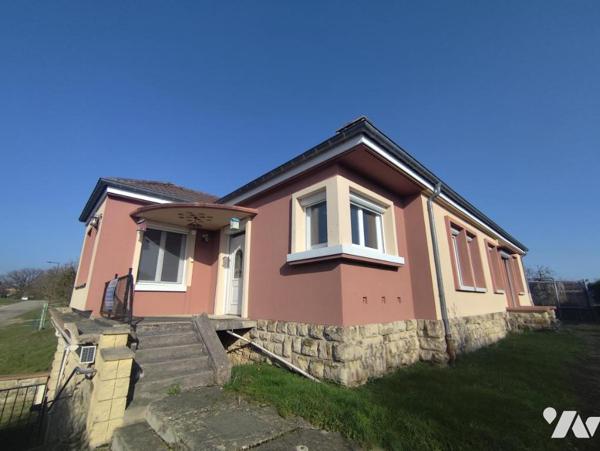 Maison individuelle avec garage, dépendances & jardin