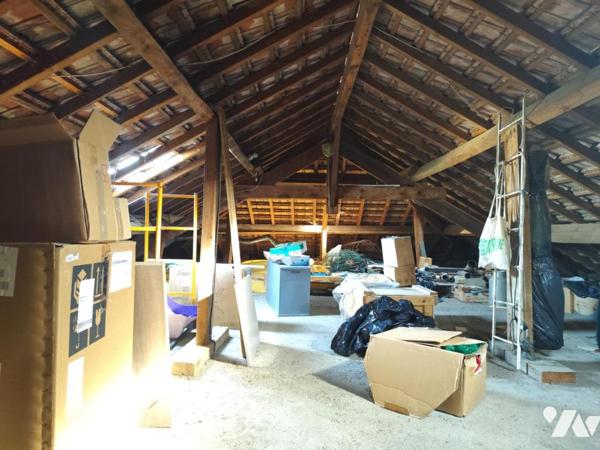 Maison individuelle avec garage, dépendances & jardin