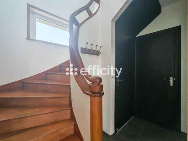 Maison
         5 pièces
        - 116 m² 334 900 € *