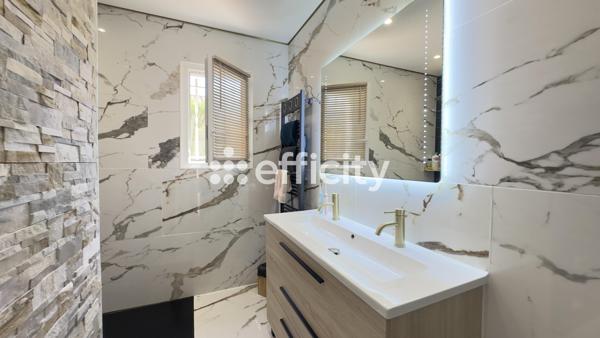 Maison
         5 pièces
        - 135 m² 449 000 € *
