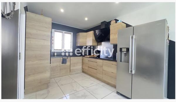 Maison
         5 pièces
        - 135 m² 449 000 € *