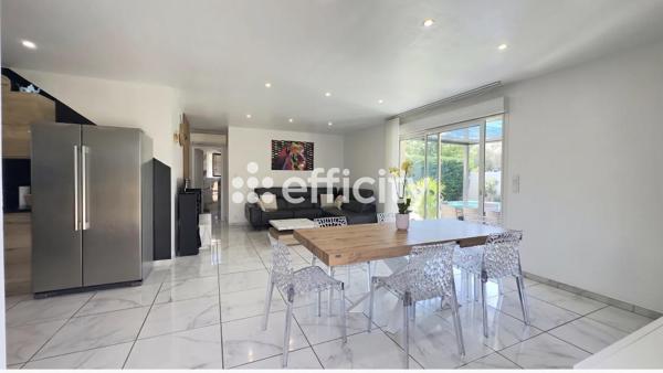 Maison
         5 pièces
        - 135 m² 449 000 € *