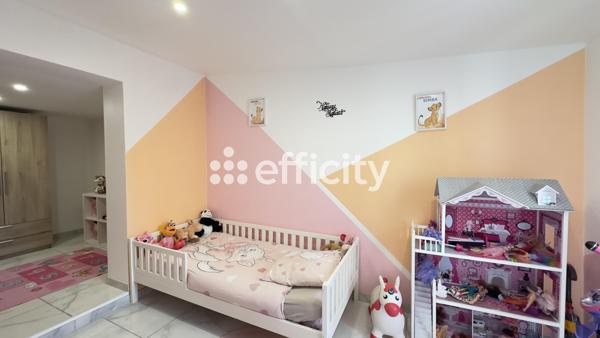 Maison
         5 pièces
        - 135 m² 449 000 € *