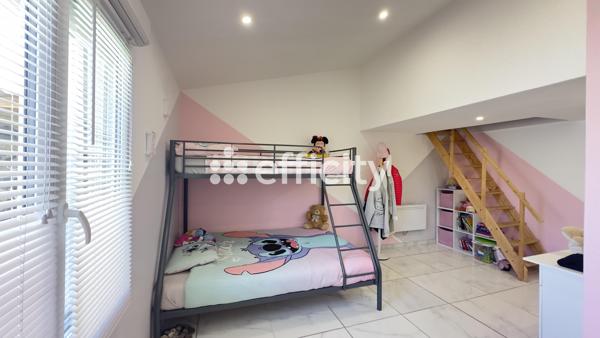 Maison
         5 pièces
        - 135 m² 449 000 € *