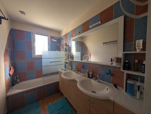 MAISON DE PLAIN PIED AVEC 3 CHAMBRES ET GARAGE