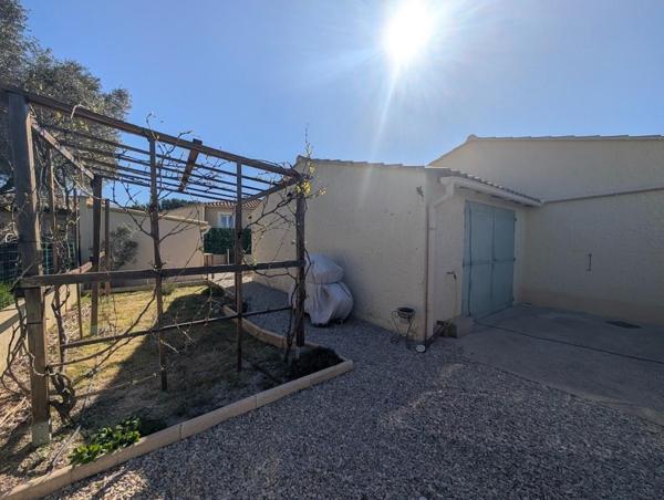 MAISON DE PLAIN PIED AVEC 3 CHAMBRES ET GARAGE