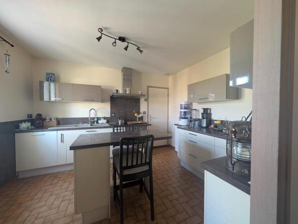 MAISON DE PLAIN PIED AVEC 3 CHAMBRES ET GARAGE