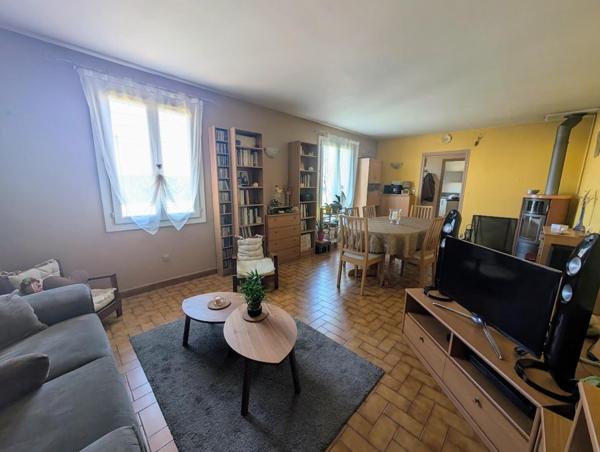 MAISON DE PLAIN PIED AVEC 3 CHAMBRES ET GARAGE