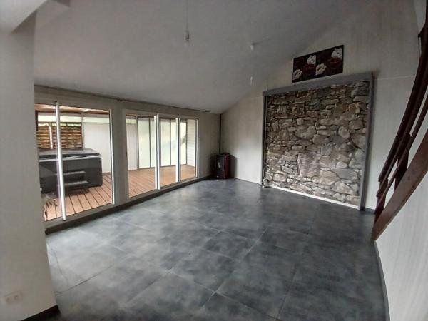 Maison entièrement rénovée de 90 m² sur 480 m² située au 14ème km du Tampon