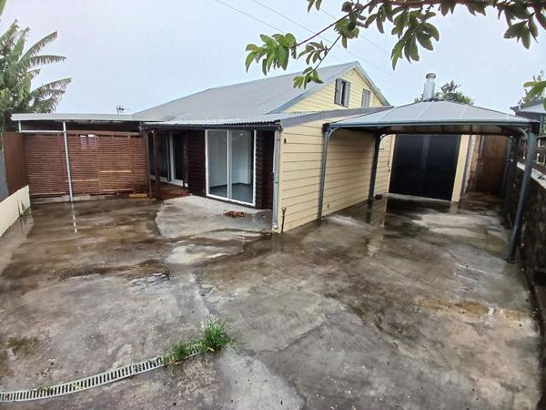 Maison entièrement rénovée de 90 m² sur 480 m² située au 14ème km du Tampon