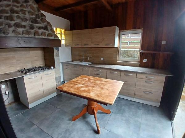 Maison entièrement rénovée de 90 m² sur 480 m² située au 14ème km du Tampon