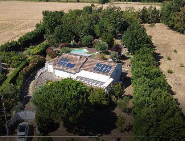 À Castelnaudary – Maison familiale avec piscine sur plus de 5 000 m² de terrain arboré