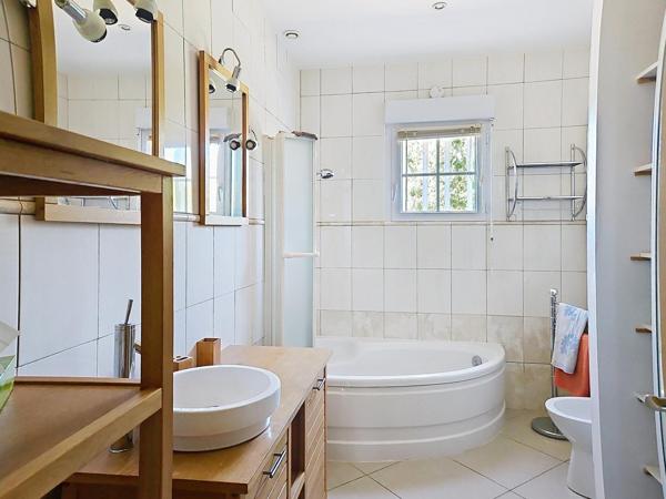 À Castelnaudary – Maison familiale avec piscine sur plus de 5 000 m² de terrain arboré