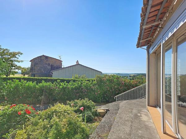 À Castelnaudary – Maison familiale avec piscine sur plus de 5 000 m² de terrain arboré