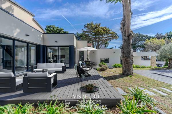 Villa contemporaine avec sa piscine et sa vue mer