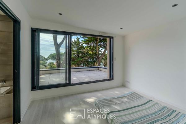 Villa contemporaine avec sa piscine et sa vue mer