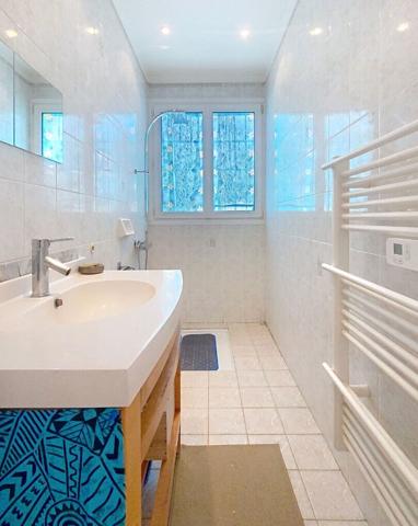 Grande maison familiale avec dépendances et vue imprenable sur la nature à Piquecos