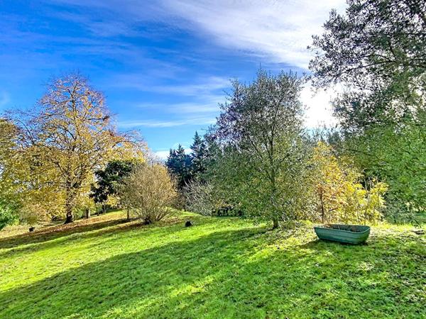 Grande maison familiale avec dépendances et vue imprenable sur la nature à Piquecos