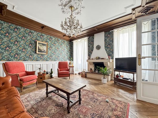 MAISON BOURGEOISE EN CENTRE-VILLE DE 214M², 5 CHAMBRES AVEC STATIONNEMENT
