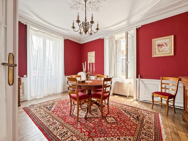 MAISON BOURGEOISE EN CENTRE-VILLE DE 214M², 5 CHAMBRES AVEC STATIONNEMENT