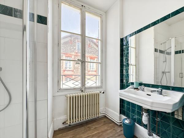 MAISON BOURGEOISE EN CENTRE-VILLE DE 214M², 5 CHAMBRES AVEC STATIONNEMENT