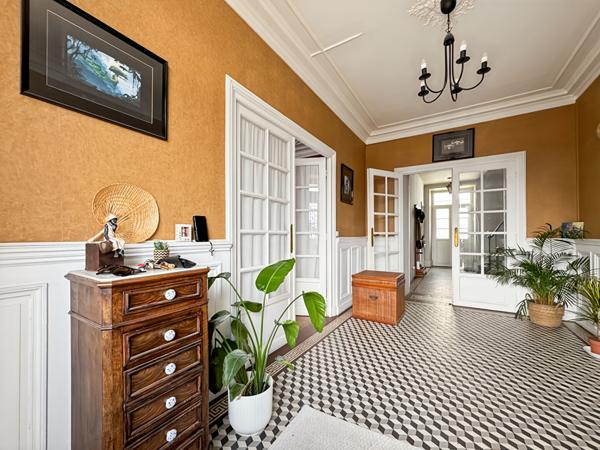 MAISON BOURGEOISE EN CENTRE-VILLE DE 214M², 5 CHAMBRES AVEC STATIONNEMENT
