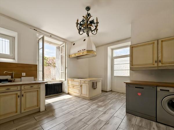 MAISON BOURGEOISE EN CENTRE-VILLE DE 214M², 5 CHAMBRES AVEC STATIONNEMENT