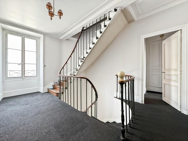 MAISON BOURGEOISE EN CENTRE-VILLE DE 214M², 5 CHAMBRES AVEC STATIONNEMENT
