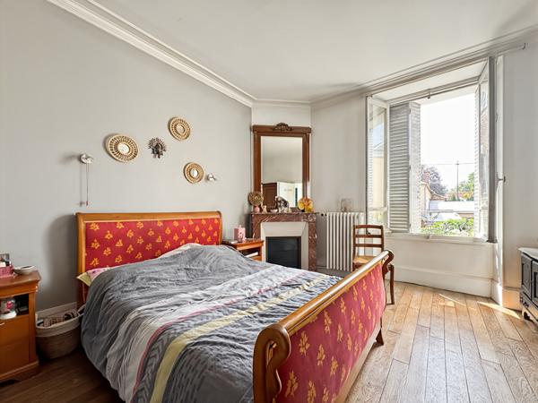 MAISON BOURGEOISE EN CENTRE-VILLE DE 214M², 5 CHAMBRES AVEC STATIONNEMENT