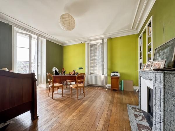 MAISON BOURGEOISE EN CENTRE-VILLE DE 214M², 5 CHAMBRES AVEC STATIONNEMENT