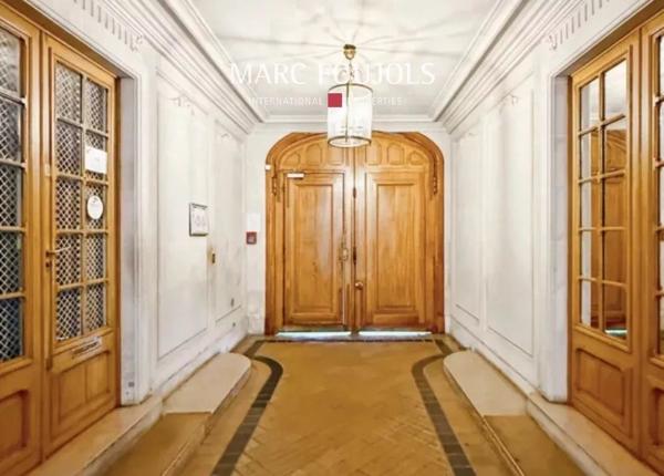 Paris XVI – Trocadéro appartement de 130 m² au dernier étage avec balcons
