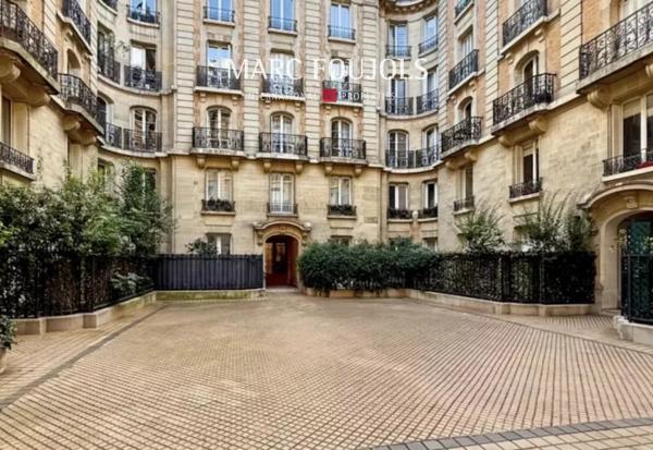 Paris XVI – Trocadéro appartement de 130 m² au dernier étage avec balcons