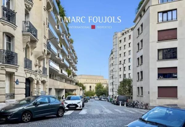 Paris XVI – Trocadéro appartement de 130 m² au dernier étage avec balcons