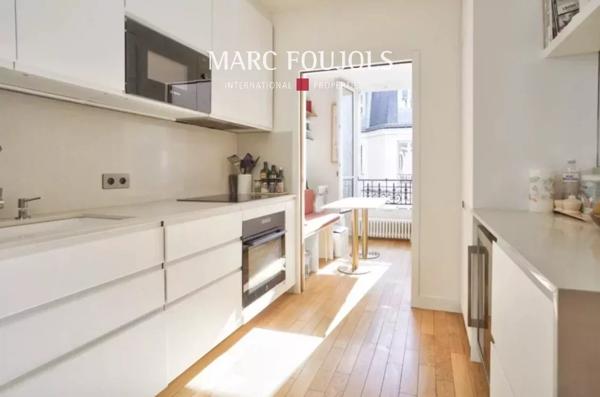 Paris XVI – Trocadéro appartement de 130 m² au dernier étage avec balcons