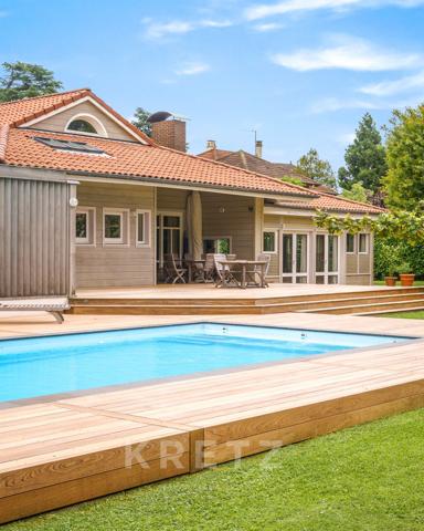 Maison d'Architecte en bois et nombreuses dépendances