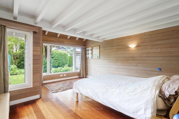 Maison d'Architecte en bois et nombreuses dépendances