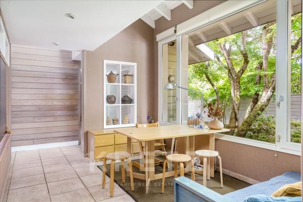 Maison d'Architecte en bois et nombreuses dépendances