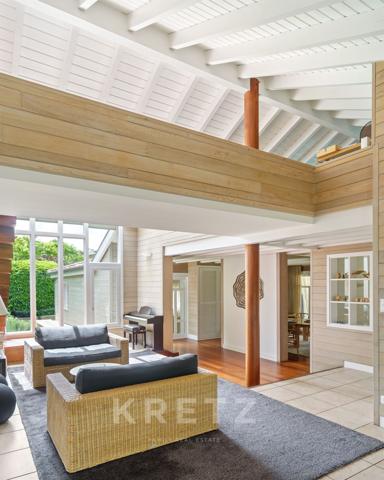 Maison d'Architecte en bois et nombreuses dépendances