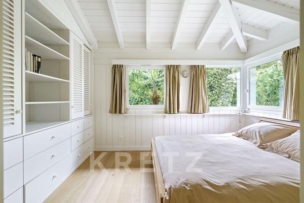 Maison d'Architecte en bois et nombreuses dépendances