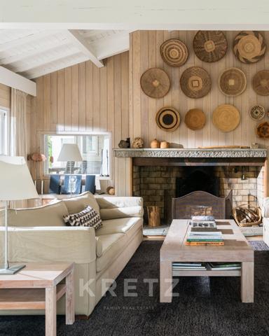 Maison d'Architecte en bois et nombreuses dépendances